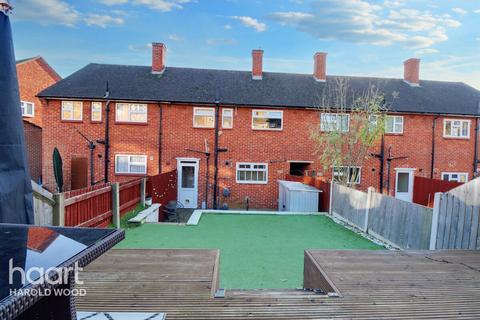 2 bedroom terraced house for sale - Stratton Road, Romford