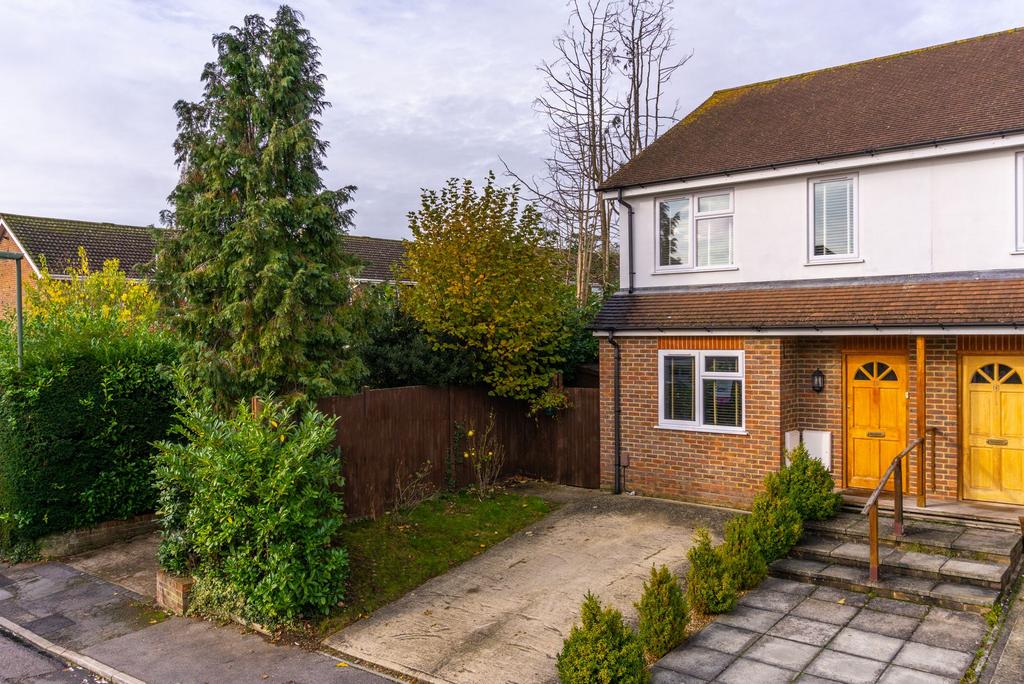 North Road, Reigate, RH2 3 bed end of terrace house for sale £450,000