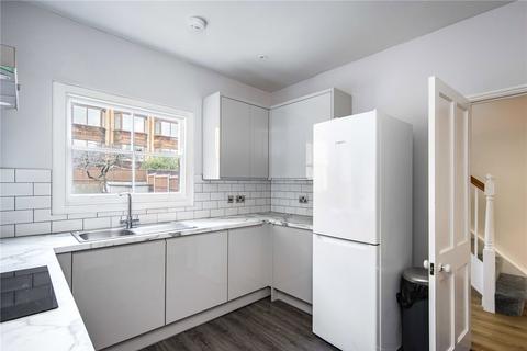 2 bedroom terraced house to rent - Bromley Street, London, E1