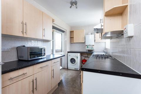 3 bedroom flat to rent, Abingdon Close, Camden Square, NW1