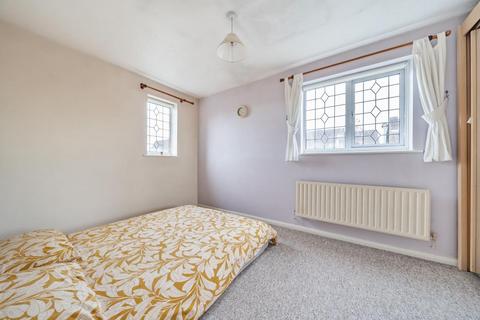 18 Balmoral Way, Basingstoke, RG22 4YB