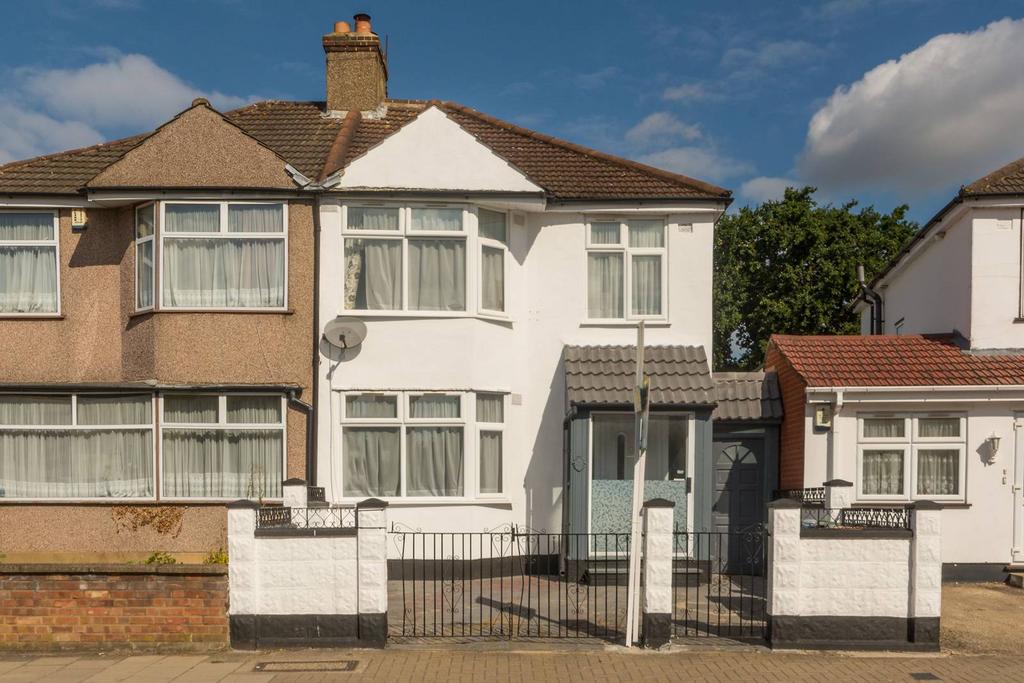 Whitefriars Drive, Harrow Weald, Harrow, HA3 3 bed semidetached house