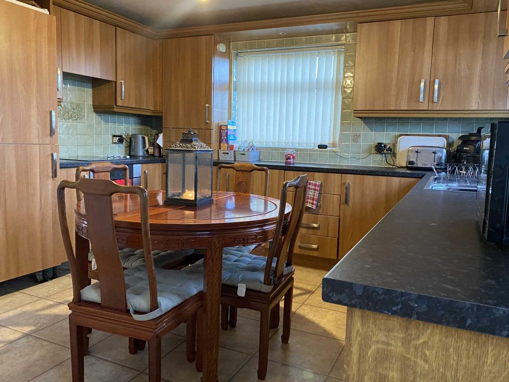 Alandale Drive, Royton 4 bed semidetached house for sale £270,000