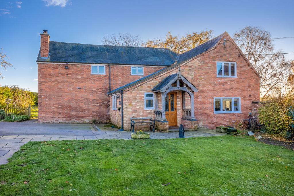 Windmill Hill Lane, Chesterton, Warwickshire CV33 9LB 3 bed country