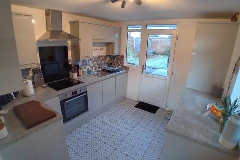 3 bedroom bungalow for sale - Gate Street, St. Georges, Telford, Shropshire, TF2