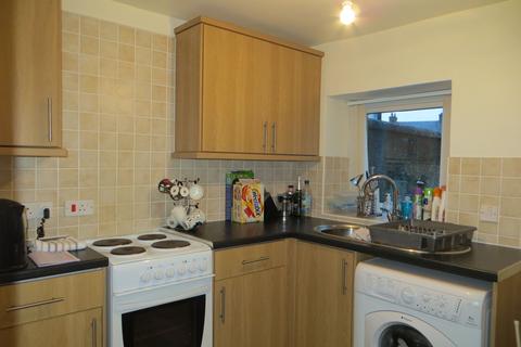 2 bedroom terraced house to rent, Castle Street, Bala