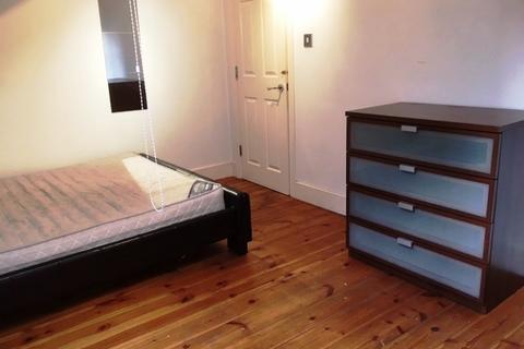 3 bedroom flat to rent, Hampton Gardens, Newcastle upon Tyne NE1