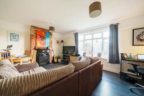 3 bedroom semi-detached house to rent, Southways Stubbington, PO14 2AG