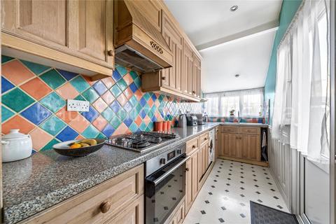 19 Sandringham Road, London, N22 6RB