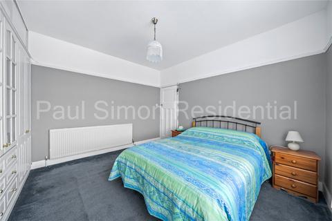 19 Sandringham Road, London, N22 6RB