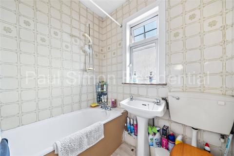 19 Sandringham Road, London, N22 6RB