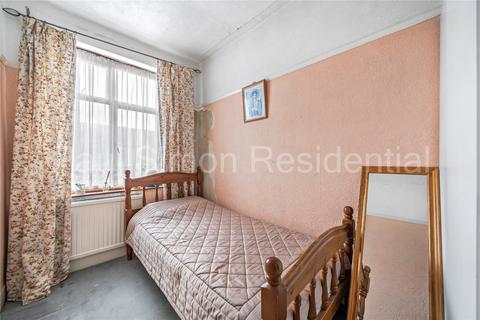 19 Sandringham Road, London, N22 6RB