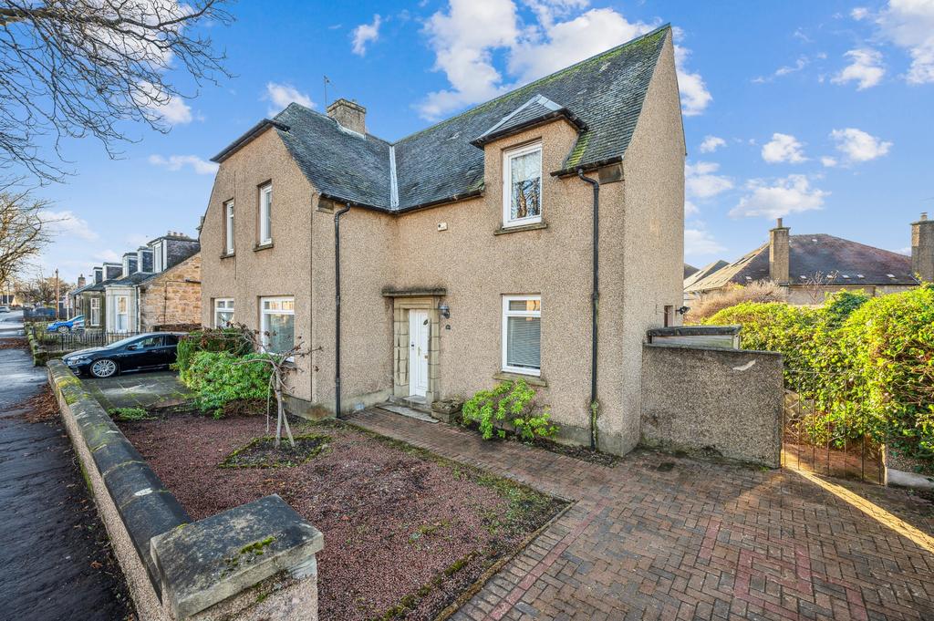 Tullibody Road, Alloa, Clackmannanshire, FK10 2LY 3 bed semidetached
