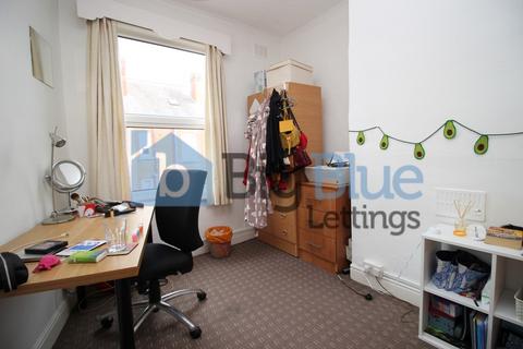 6 bedroom terraced house to rent - 34 Hessle Avenue, Hyde Park, Leeds LS6