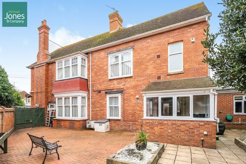 4 bedroom detached house to rent - Abbey Road, Worthing, West Sussex, BN11