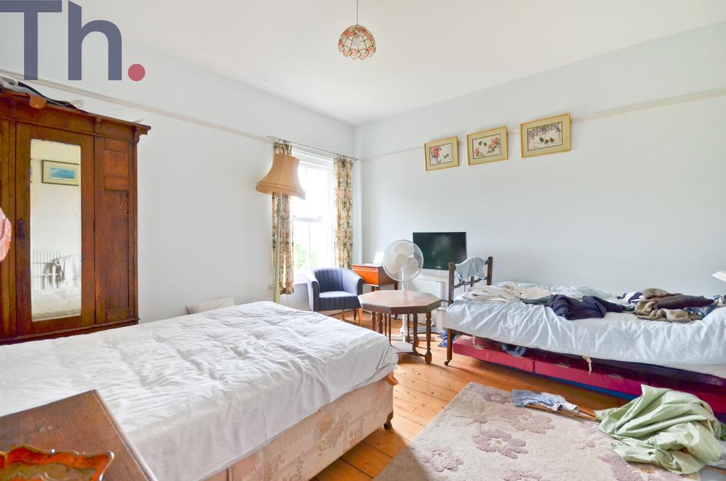 Bedroom 2.JPG