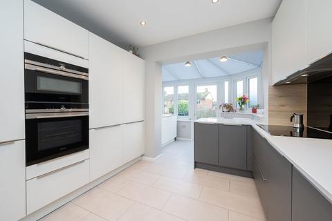 24 Cherry Tree Close, Billingshurst, RH14 9NG