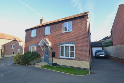 4 bedroom detached house for sale - Alnwick Way, Grantham