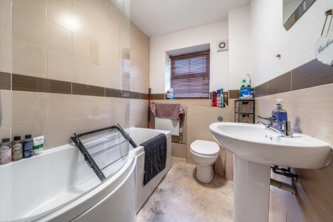1 bedroom flat for sale - Rialto Court, Rodley, Leeds, West Yorkshire, UK, LS13