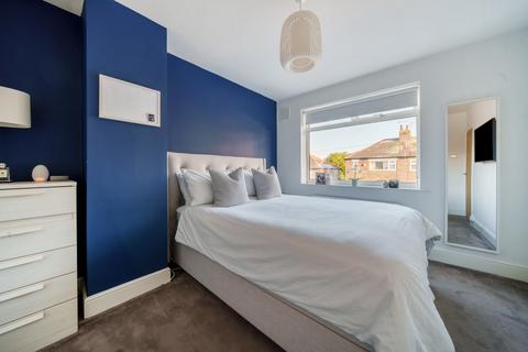 3 bedroom semi-detached house for sale - Prospect Avenue, Pudsey, West Yorkshire, LS28