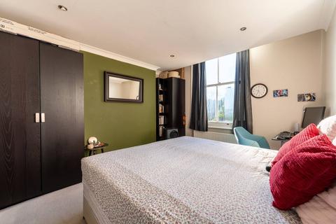2 bedroom flat for sale, Walm Lane, Mapesbury Estate, London, NW2