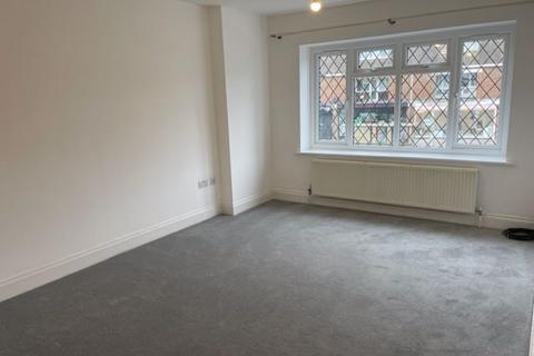 2 bedroom flat to rent, Limpsfield Road, South Croydon