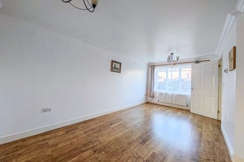 2 bedroom end of terrace house to rent - Hill View Drive, West Thamesmead, London SE28