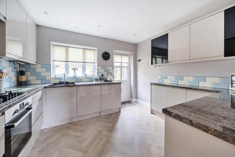 27 Lower Meadow, Ilminster, TA19 9DR