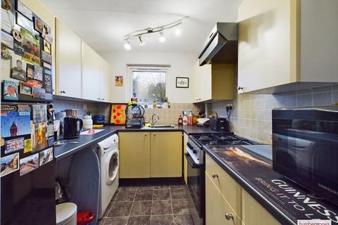 1 bedroom flat for sale - Meadow Close, Hasrborne