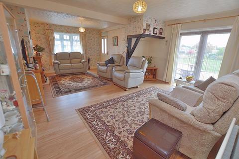 2 bedroom semi-detached house for sale, 33 Lodge Road, Tattershall