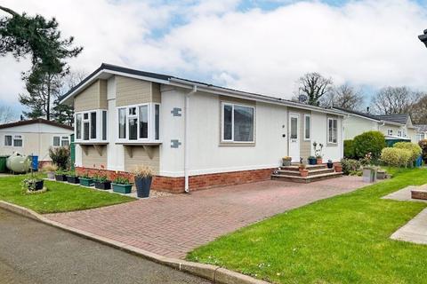 2 bedroom detached bungalow for sale - Silver Poplars, Holyhead Road, ALBRIGHTON