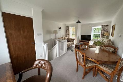 2 Benson Gardens, Truro, TR1 1DR