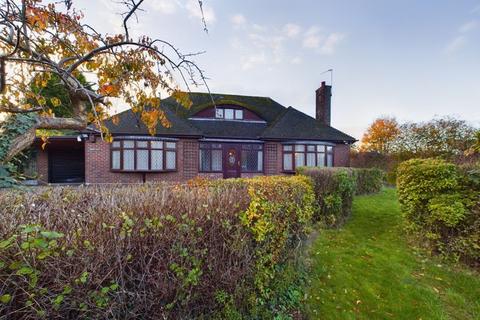 2 bedroom detached bungalow for sale - St. Georges Road, Telford TF2