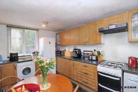 3 bedroom end of terrace house for sale - Towan Close, Hull, HU7