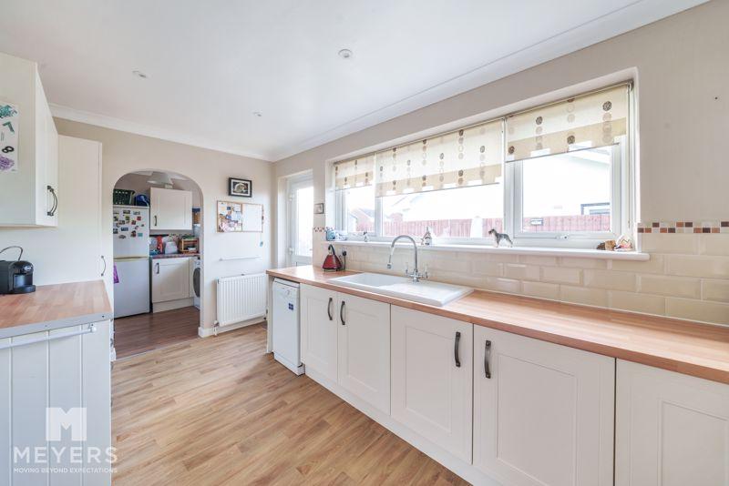 Dorset Avenue, Ferndown BH22 3 bed bungalow for sale £550,000