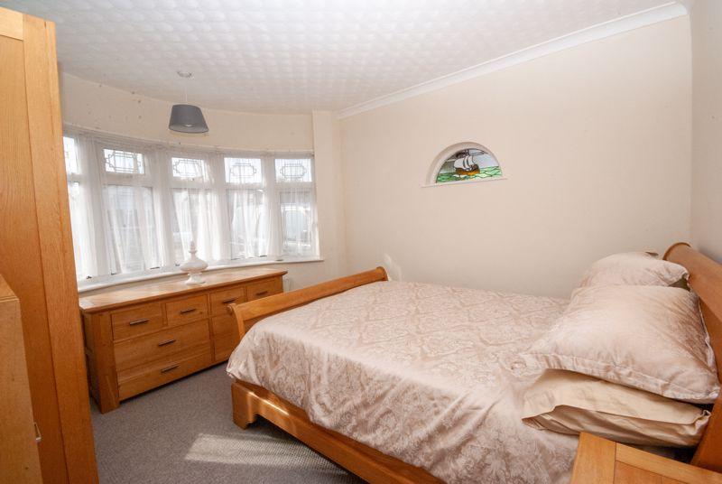 The Ryde, LeighOnSea SS9 2 bed semidetached bungalow £1,500 pcm (£