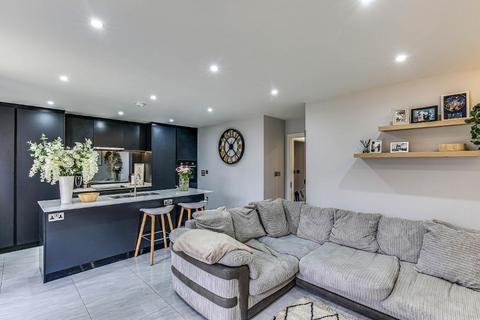 3 bedroom apartment for sale - Kingswood Lane, Warlingham, CR6 9FG