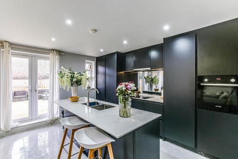 3 bedroom apartment for sale, Kingswood Lane, Warlingham, Surrey, CR6 9FG
