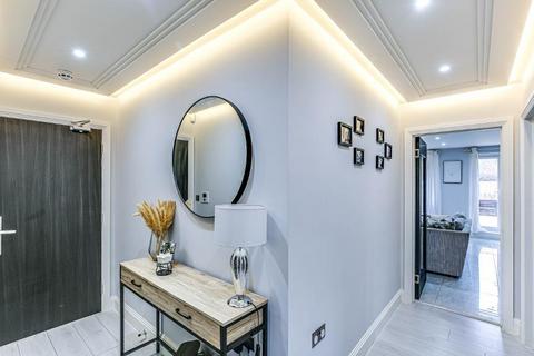 3 bedroom apartment for sale, Kingswood Lane, Warlingham, Surrey, CR6 9FG