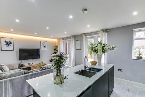 3 bedroom apartment for sale, Kingswood Lane, Warlingham, Surrey, CR6 9FG