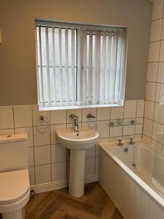 3 bedroom end of terrace house to rent - Valley Court, Crewe, CW2 7