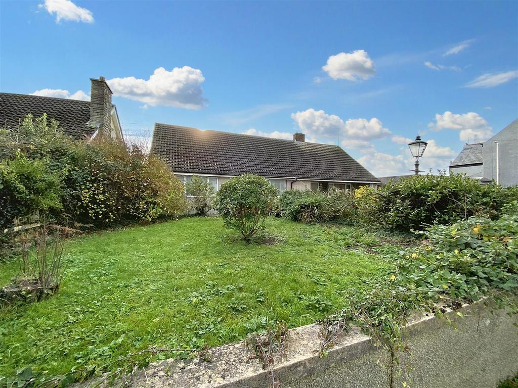 Pembroke Road, Pembroke Dock 3 bed detached bungalow for sale £270,000