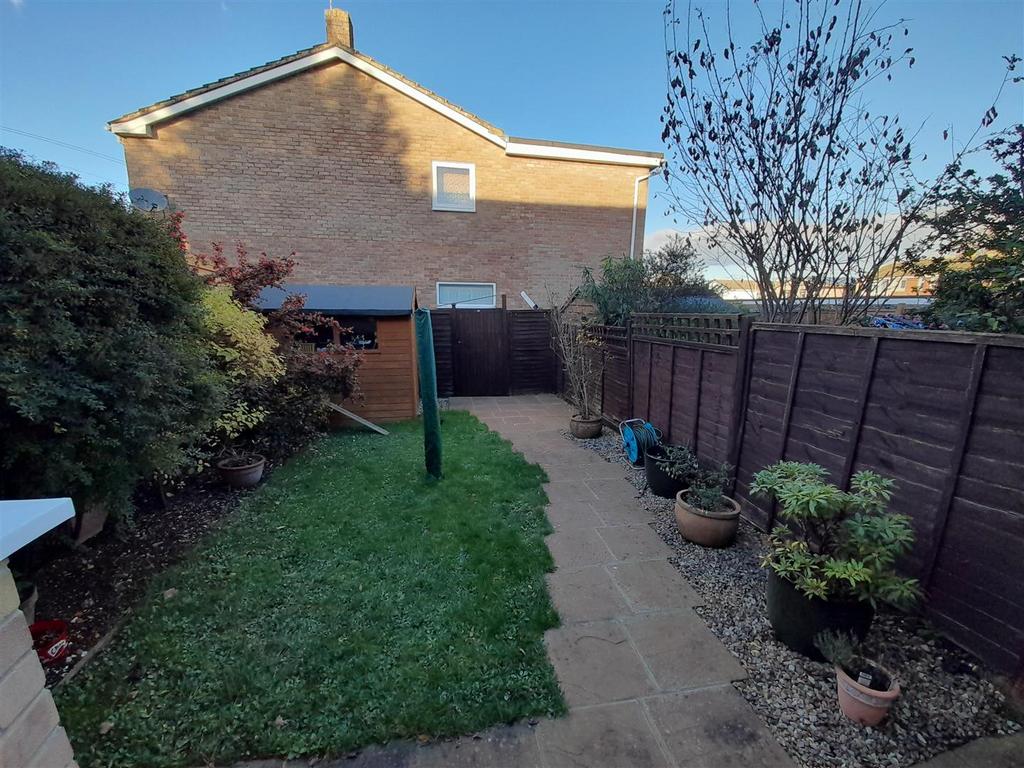 Rear garden 3.jpg