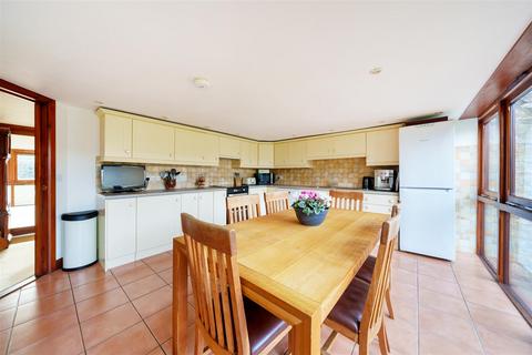 4 bedroom detached house for sale, Wellington