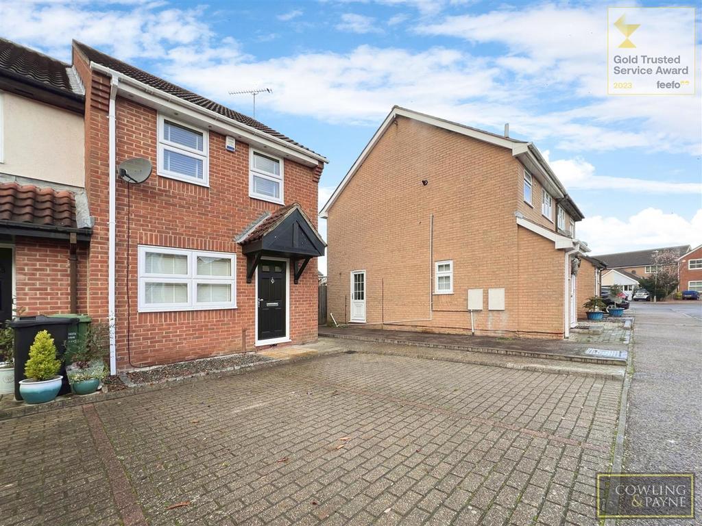 Douglas Drive, Wickford 2 bed end of terrace house for sale £300,000