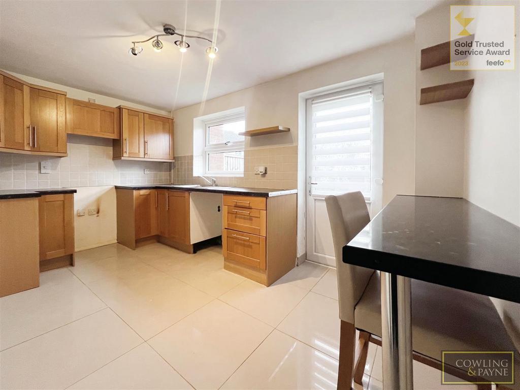 Douglas Drive, Wickford 2 bed end of terrace house for sale £300,000
