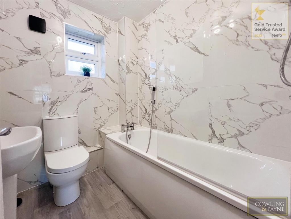 Douglas Drive, Wickford 2 bed end of terrace house for sale £300,000