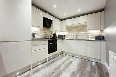 3 bedroom end of terrace house for sale - Buttermere Close, Hull HU4
