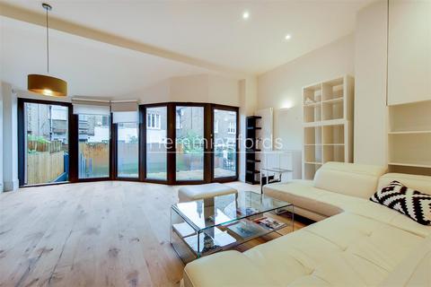 2 bedroom apartment to rent - Sisters Avenue, London, SW11