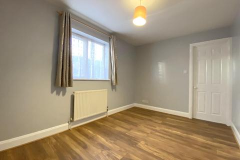 1 bedroom flat to rent - Clayton Road, Chessington